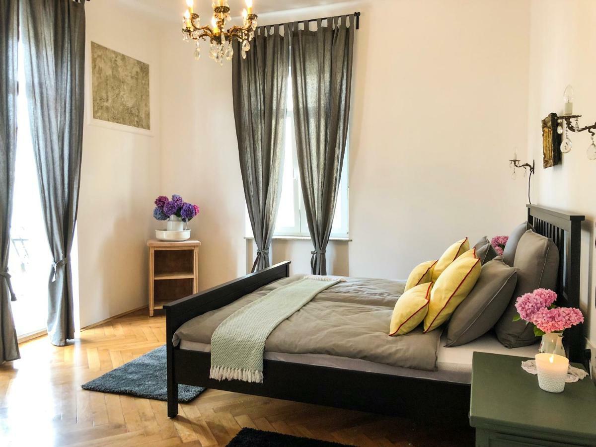 Val Apartma *